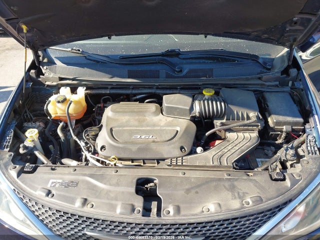 Продажа на аукционе авто 2017 Chrysler Pacifica Touring-l, vin: 2C4RC1BG6HR571007, номер лота: 44663370