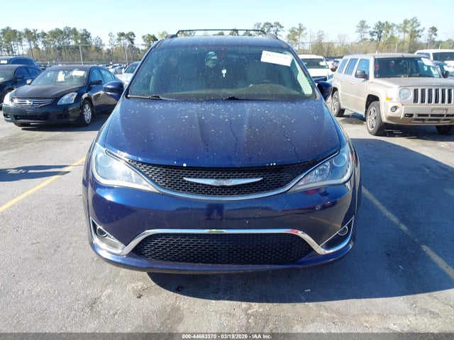 Продажа на аукционе авто 2017 Chrysler Pacifica Touring-l, vin: 2C4RC1BG6HR571007, номер лота: 44663370