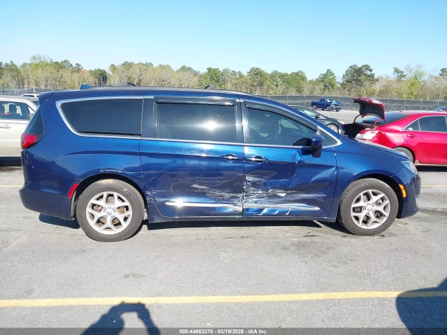Продажа на аукционе авто 2017 Chrysler Pacifica Touring-l, vin: 2C4RC1BG6HR571007, номер лота: 44663370