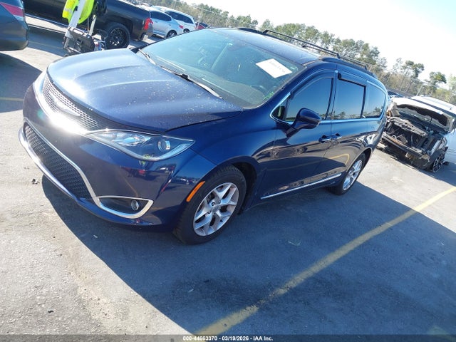 Продажа на аукционе авто 2017 Chrysler Pacifica Touring-l, vin: 2C4RC1BG6HR571007, номер лота: 44663370