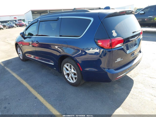 Продажа на аукционе авто 2017 Chrysler Pacifica Touring-l, vin: 2C4RC1BG6HR571007, номер лота: 44663370