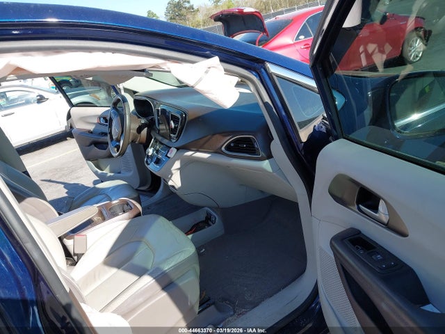 Продажа на аукционе авто 2017 Chrysler Pacifica Touring-l, vin: 2C4RC1BG6HR571007, номер лота: 44663370