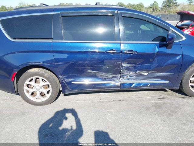 Продажа на аукционе авто 2017 Chrysler Pacifica Touring-l, vin: 2C4RC1BG6HR571007, номер лота: 44663370