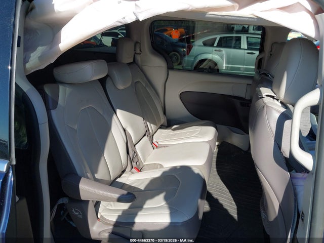 Продажа на аукционе авто 2017 Chrysler Pacifica Touring-l, vin: 2C4RC1BG6HR571007, номер лота: 44663370