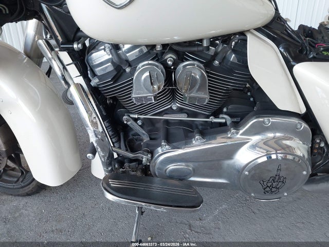 2021 HARLEY-DAVIDSON FLHX 1HD1KBC1XMB641549 Photo 8