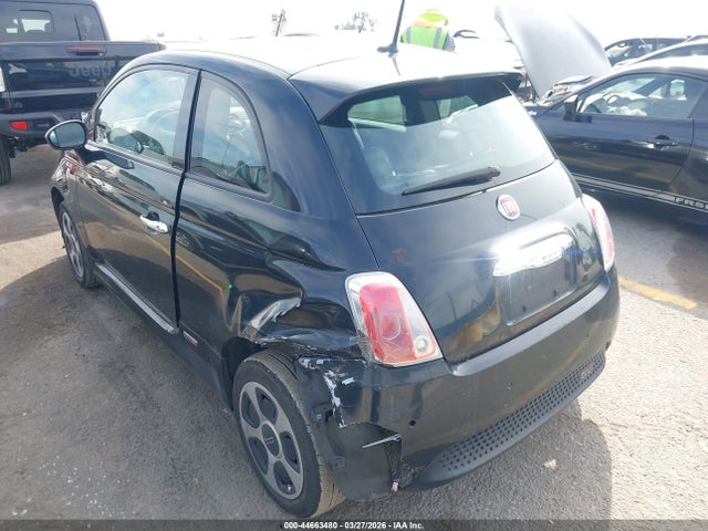 2015 FIAT 500E 3C3CFFGE4FT549796 Photo 2