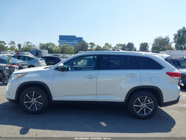5TDKZRFH2KS561929 Toyota Highlander Xle