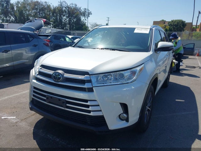 5TDKZRFH2KS561929 Toyota Highlander Xle
