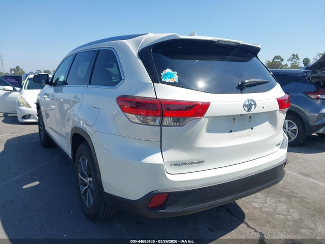 5TDKZRFH2KS561929 Toyota Highlander Xle