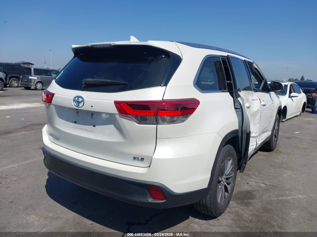 5TDKZRFH2KS561929 Toyota Highlander Xle