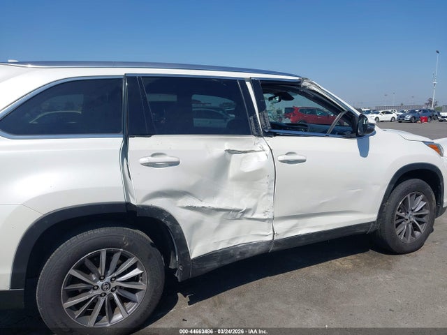 5TDKZRFH2KS561929 Toyota Highlander Xle