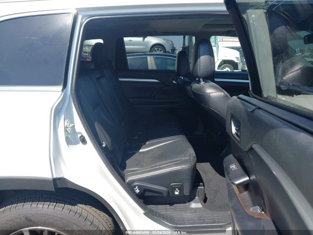 5TDKZRFH2KS561929 Toyota Highlander Xle