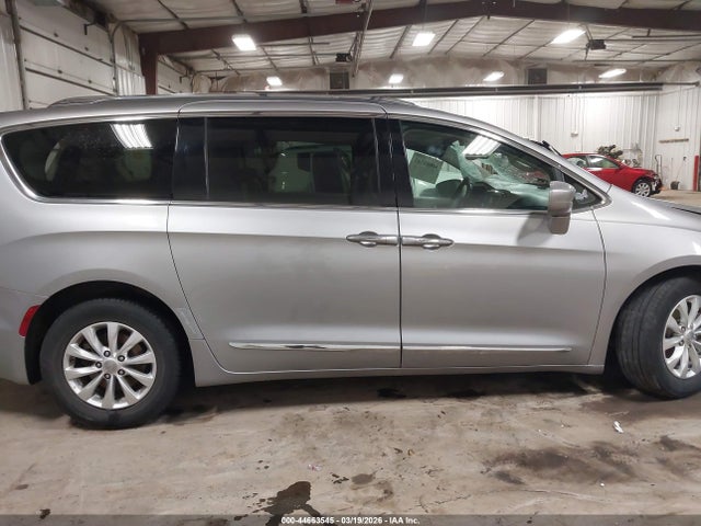 44663545 :رقم المزاد ، 2C4RC1BG6JR246220 vin ، 2018 Chrysler Pacifica Touring L مزاد بيع