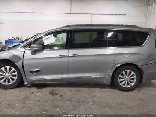 44663545 :رقم المزاد ، 2C4RC1BG6JR246220 vin ، 2018 Chrysler Pacifica Touring L مزاد بيع