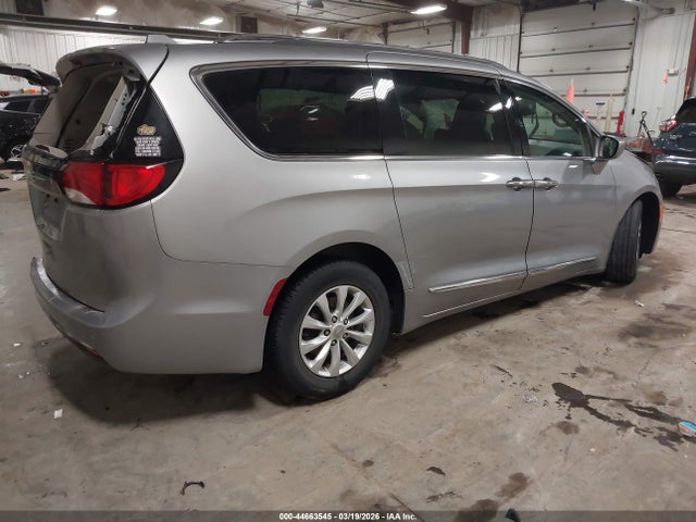 2018 CHRYSLER PACIFICA 2C4RC1BG6JR246220 Photo 3