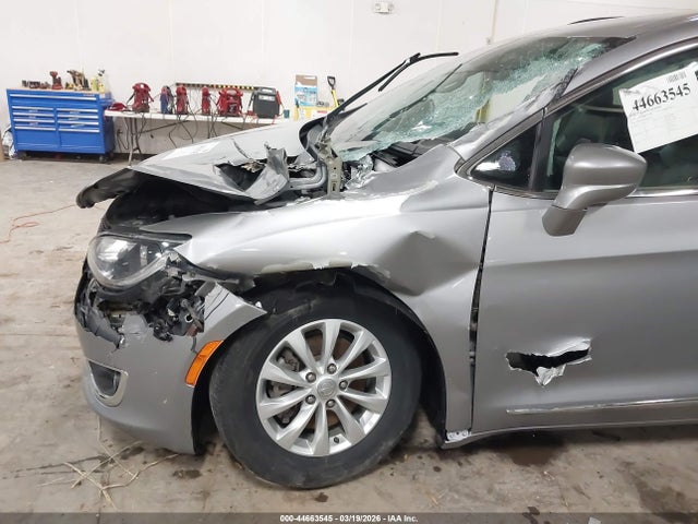 2018 CHRYSLER PACIFICA 2C4RC1BG6JR246220 Photo 5