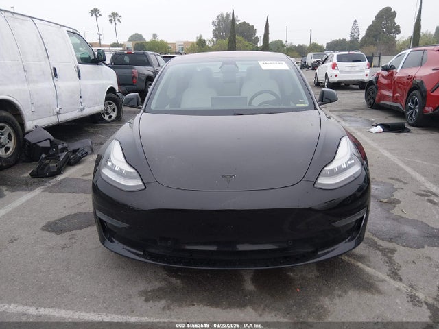 44663549 :رقم المزاد ، 5YJ3E1EB4KF230479 vin ، 2019 Tesla Model 3 Long Range/performance مزاد بيع