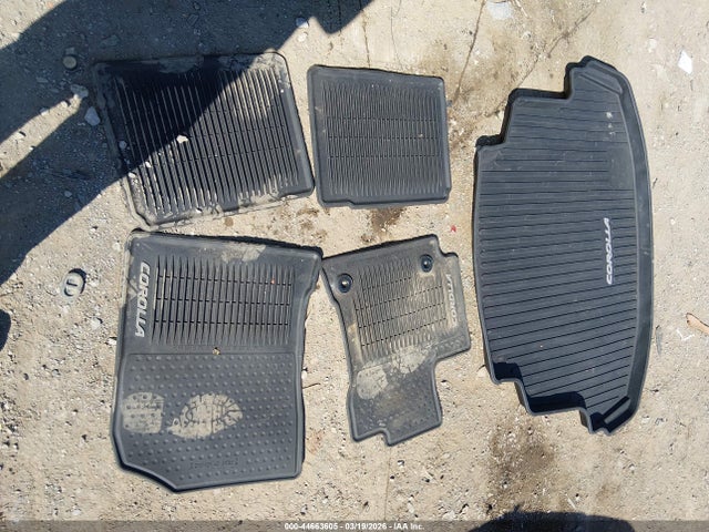 2T1BURHE5GC501242 Toyota COROLLA LE