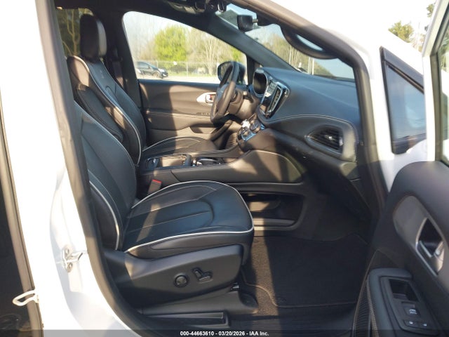 2025 CHRYSLER PACIFICA 2C4RC1GG7SR610963 Photo 4