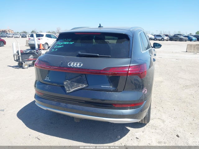 Продажа на аукционе авто 2021 Audi E-tron Premium Plus Quattro, vin: WA1LABGE3MB011540, номер лота: 44663629