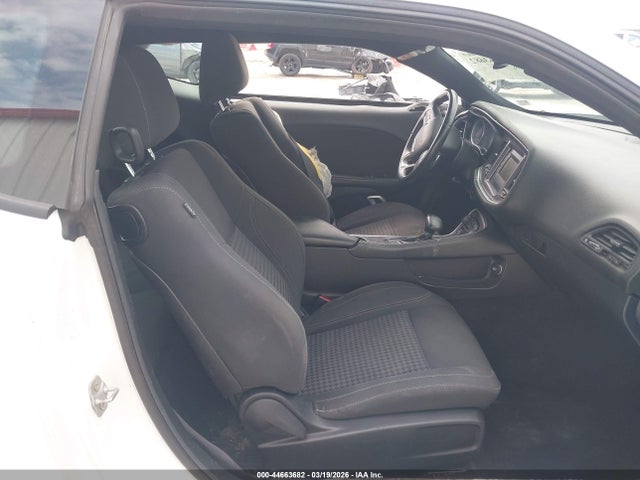 44663682 :رقم المزاد ، 2C3CDZAG1GH275517 vin ، 2016 Dodge Challenger Sxt مزاد بيع