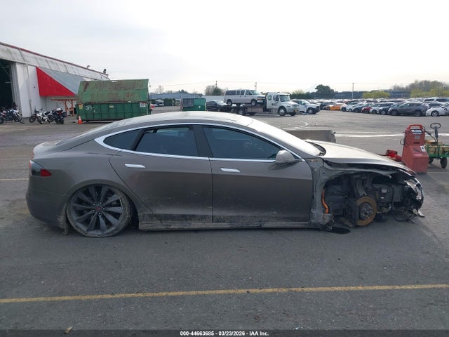 2015 Tesla Model S 70d/85d/p85d მანქანა იყიდება აუქციონზე, vin: 5YJSA1E23FF120178, აუქციონის ნომერი: 44663685