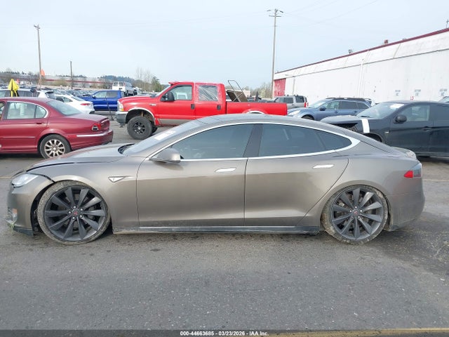 2015 Tesla Model S 70d/85d/p85d მანქანა იყიდება აუქციონზე, vin: 5YJSA1E23FF120178, აუქციონის ნომერი: 44663685