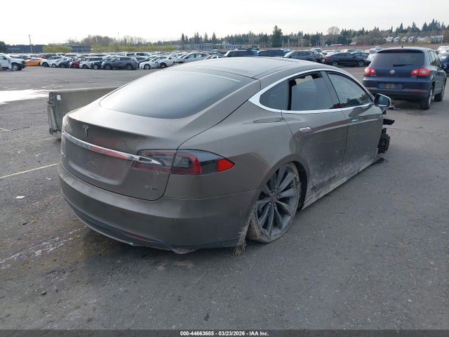 2015 Tesla Model S 70d/85d/p85d მანქანა იყიდება აუქციონზე, vin: 5YJSA1E23FF120178, აუქციონის ნომერი: 44663685