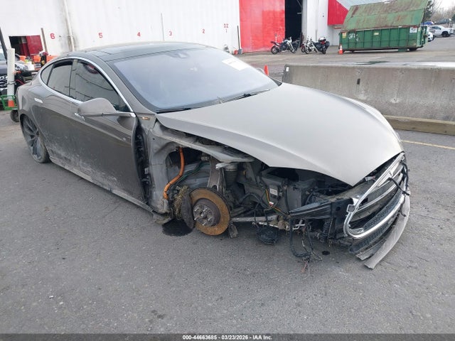 2015 Tesla Model S 70d/85d/p85d მანქანა იყიდება აუქციონზე, vin: 5YJSA1E23FF120178, აუქციონის ნომერი: 44663685