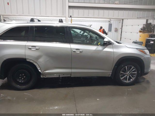 Toyota Highlander Xle 2018 5TDJZRFH0JS532925 Image 13