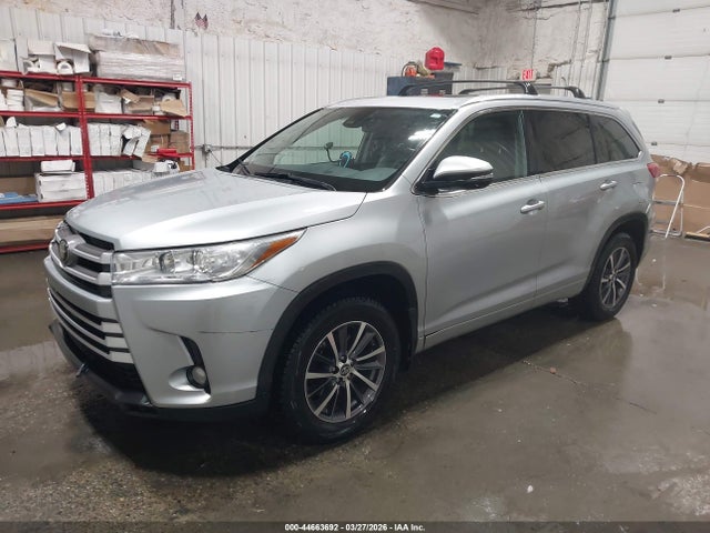Toyota Highlander Xle 2018 5TDJZRFH0JS532925 Image 2