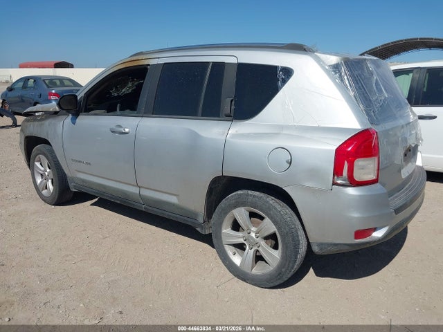 2011 JEEP COMPASS 1J4NT1FB2BD260224 Photo 2