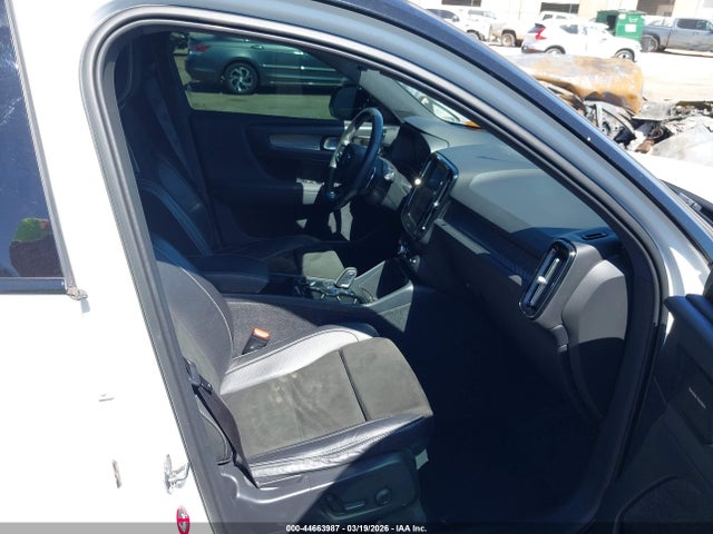 Auction sale of the 2019 Volvo Xc40 T5 R-design, vin: YV4162UM8K2056753, lot number: 44663987