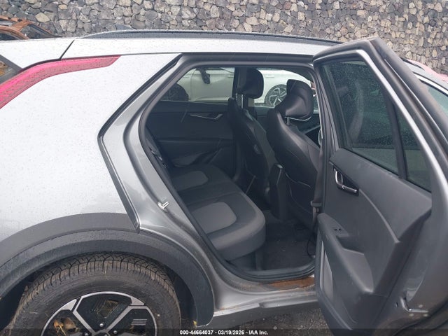KNDCP3LE8R5169250 KIA NIRO LX