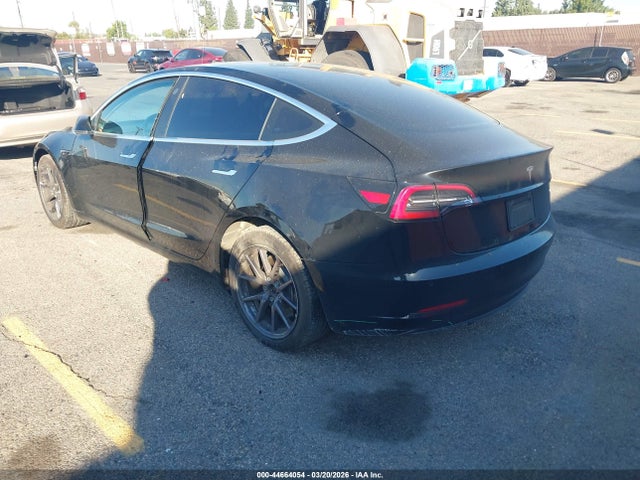 2019 TESLA MODEL 3 5YJ3E1EA2KF400068 Photo 2