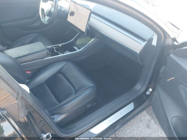 2019 TESLA MODEL 3 5YJ3E1EA2KF400068 Photo 4