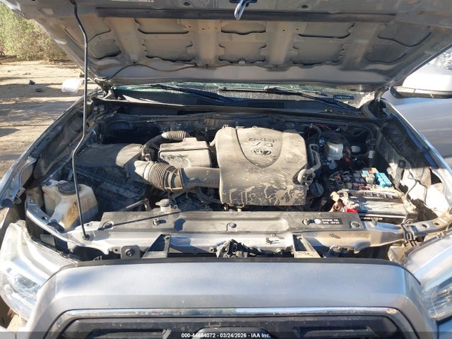 3TMCZ5AN1JM184762 Toyota Tacoma Sr5 V6