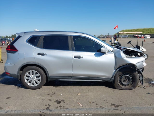 44664132 :رقم المزاد ، KNMAT2MT5JP598526 vin ، 2018 Nissan Rogue S مزاد بيع