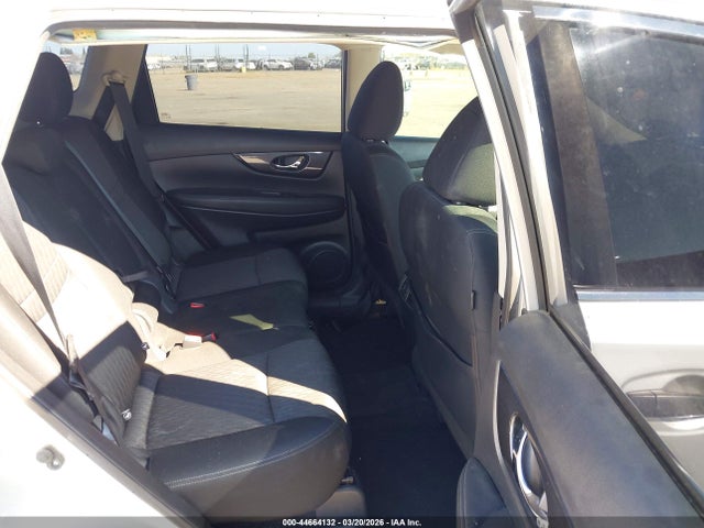 44664132 :رقم المزاد ، KNMAT2MT5JP598526 vin ، 2018 Nissan Rogue S مزاد بيع