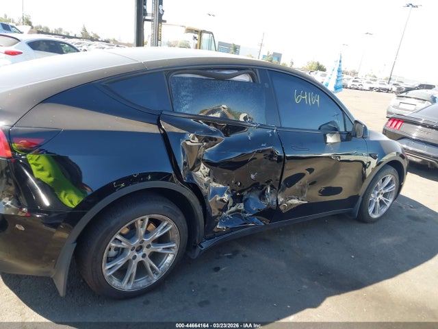 Продажа на аукционе авто 2023 Tesla Model Y Awd/long Range Dual Motor All-wheel Drive, vin: 7SAYGAEE9PF853455, номер лота: 44664164