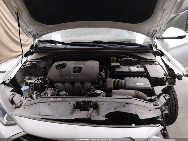 5NPD84LF8JH321077 Hyundai ELANTRA SEL