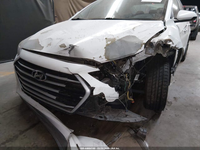 5NPD84LF8JH321077 Hyundai ELANTRA SEL
