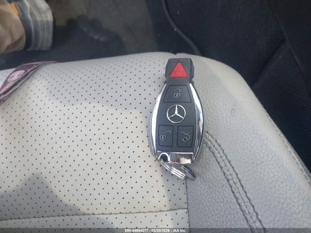 2013 Mercedes-benz C 250 მანქანა იყიდება აუქციონზე, vin: WDDGJ4HB8DG051287, აუქციონის ნომერი: 44664277