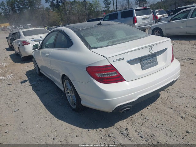 2013 Mercedes-benz C 250 მანქანა იყიდება აუქციონზე, vin: WDDGJ4HB8DG051287, აუქციონის ნომერი: 44664277