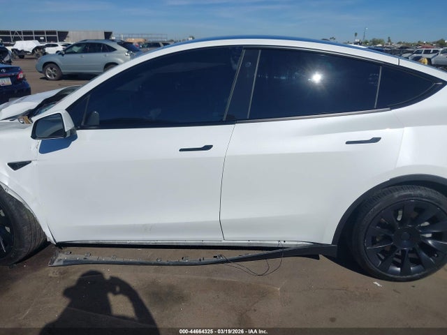 Продаж на аукціоні авто 2022 Tesla Model Y Long Range Dual Motor All-wheel Drive, vin: 7SAYGAEE4NF351577, номер лоту: 44664325