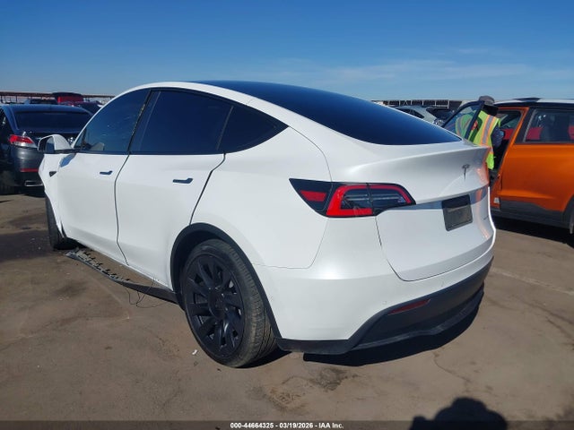 Продаж на аукціоні авто 2022 Tesla Model Y Long Range Dual Motor All-wheel Drive, vin: 7SAYGAEE4NF351577, номер лоту: 44664325