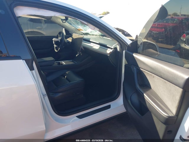 Продаж на аукціоні авто 2022 Tesla Model Y Long Range Dual Motor All-wheel Drive, vin: 7SAYGAEE4NF351577, номер лоту: 44664325