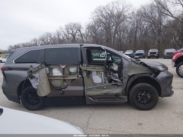 Aukcja sprzedaży 2022 Toyota Sienna Xle, vin: 5TDYRKEC5NS105421, numer aukcji: 44664406