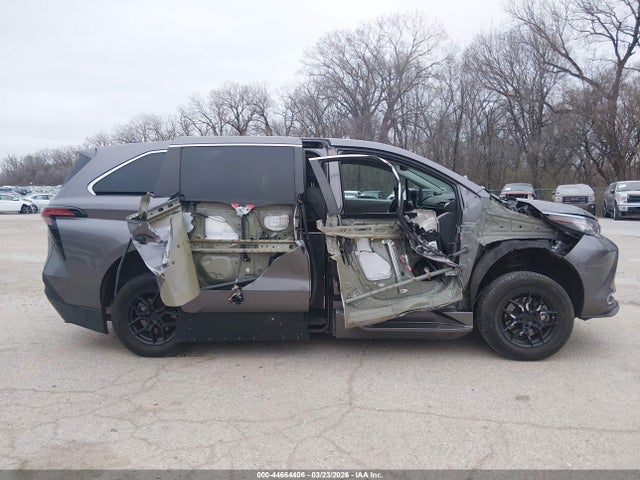 Aukcja sprzedaży 2022 Toyota Sienna Xle, vin: 5TDYRKEC5NS105421, numer aukcji: 44664406