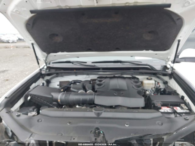 2022 Toyota 4runner Sr5 მანქანა იყიდება აუქციონზე, vin: JTEMU5JR6N6063992, აუქციონის ნომერი: 44664458